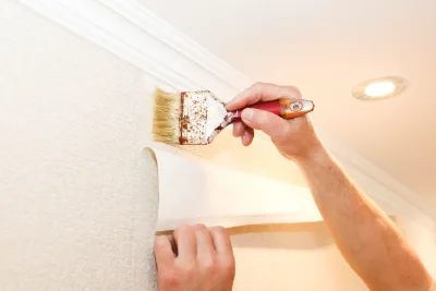 Pose de papier peint à Caudan — revêtements muraux et toiles de verre